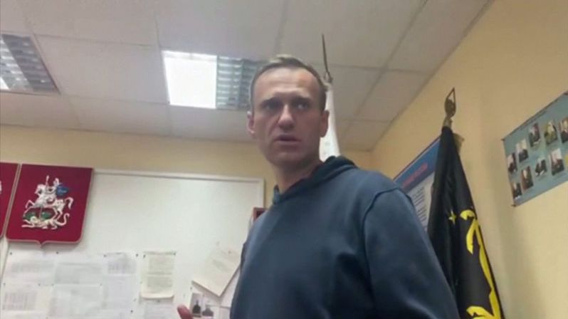 Navalnyj bude 30 dnů ve vazbě, rozhodl soud v procesu na policejní stanici